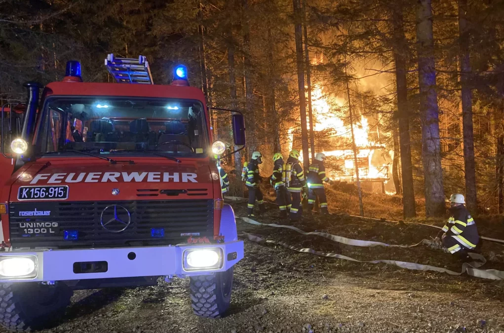 Feuerwehr-Großaufgebot bei Gebäudebrand beim Reißkofel