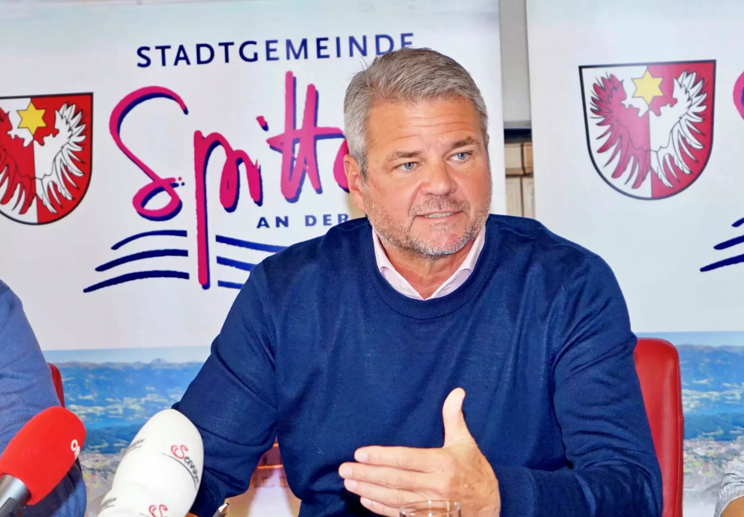 Ein Bild auf 5min.at zeigt Bürgermeister Gerhard Köfer.
