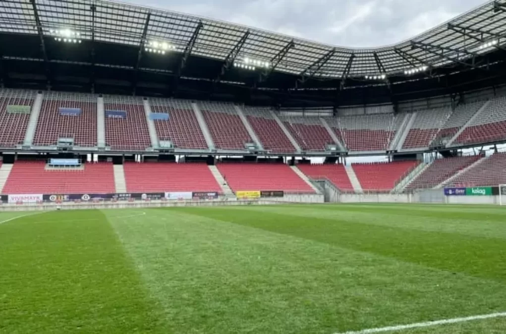 Foto in Beitrag von 5min.at: Zu sehen ist das Klagenfurter Fußballstadion von innen.