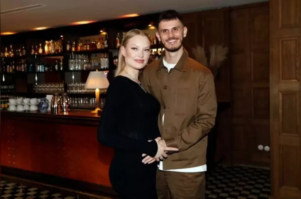 Foto auf 5min.at zeigt Chayenne Ochsenknecht und Nino Sifkovits in die Kamera lächeln.