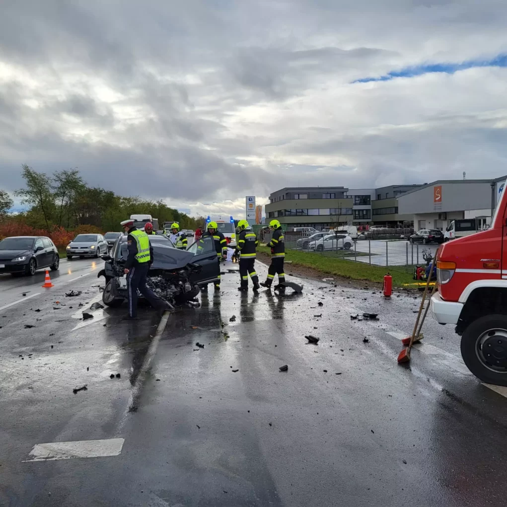 Bild auf 5min.at zeigt einen Verkehrsunfall.