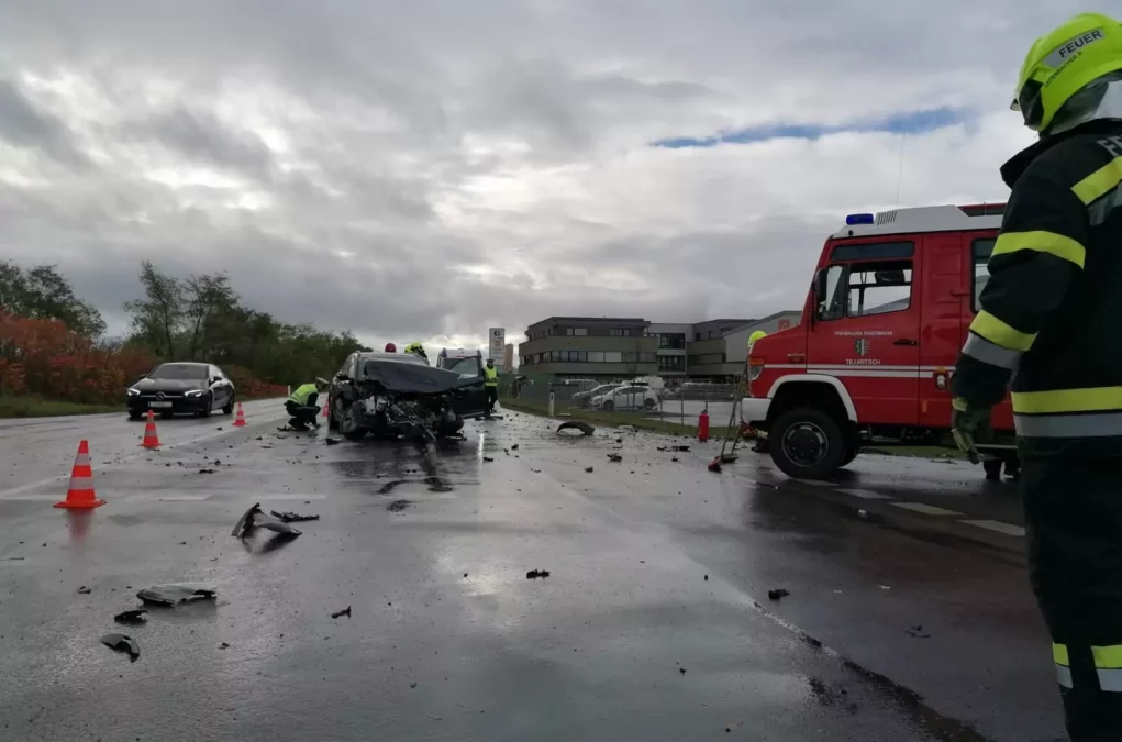 Bild auf 5min.at zeigt einen Verkehrsunfall.