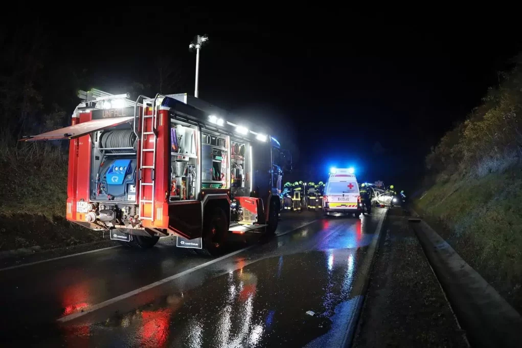 Foto auf 5min.at zeigt einen Autounfall in Knittelfeld.