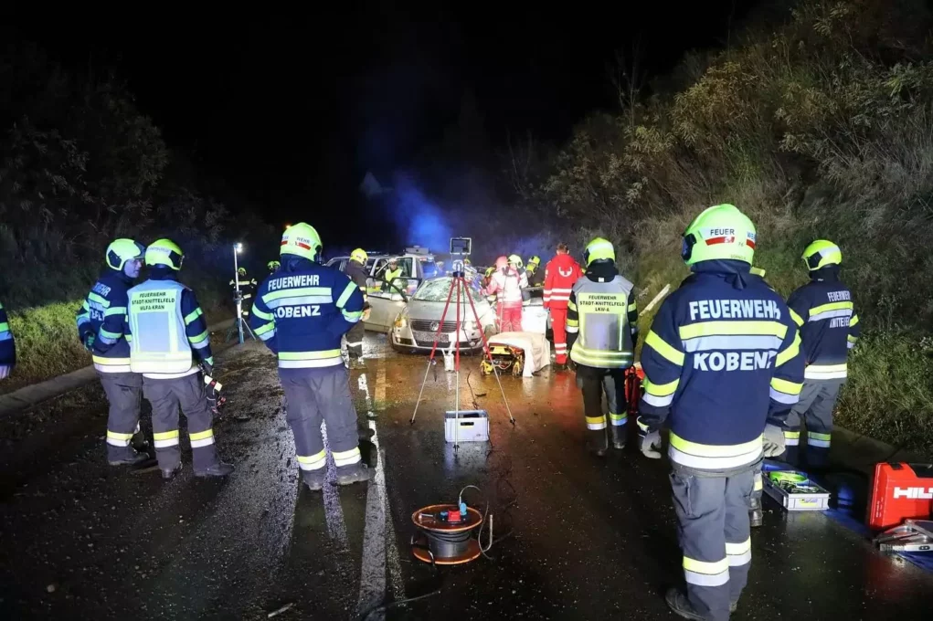 Foto auf 5min.at zeigt einen Autounfall in Knittelfeld.