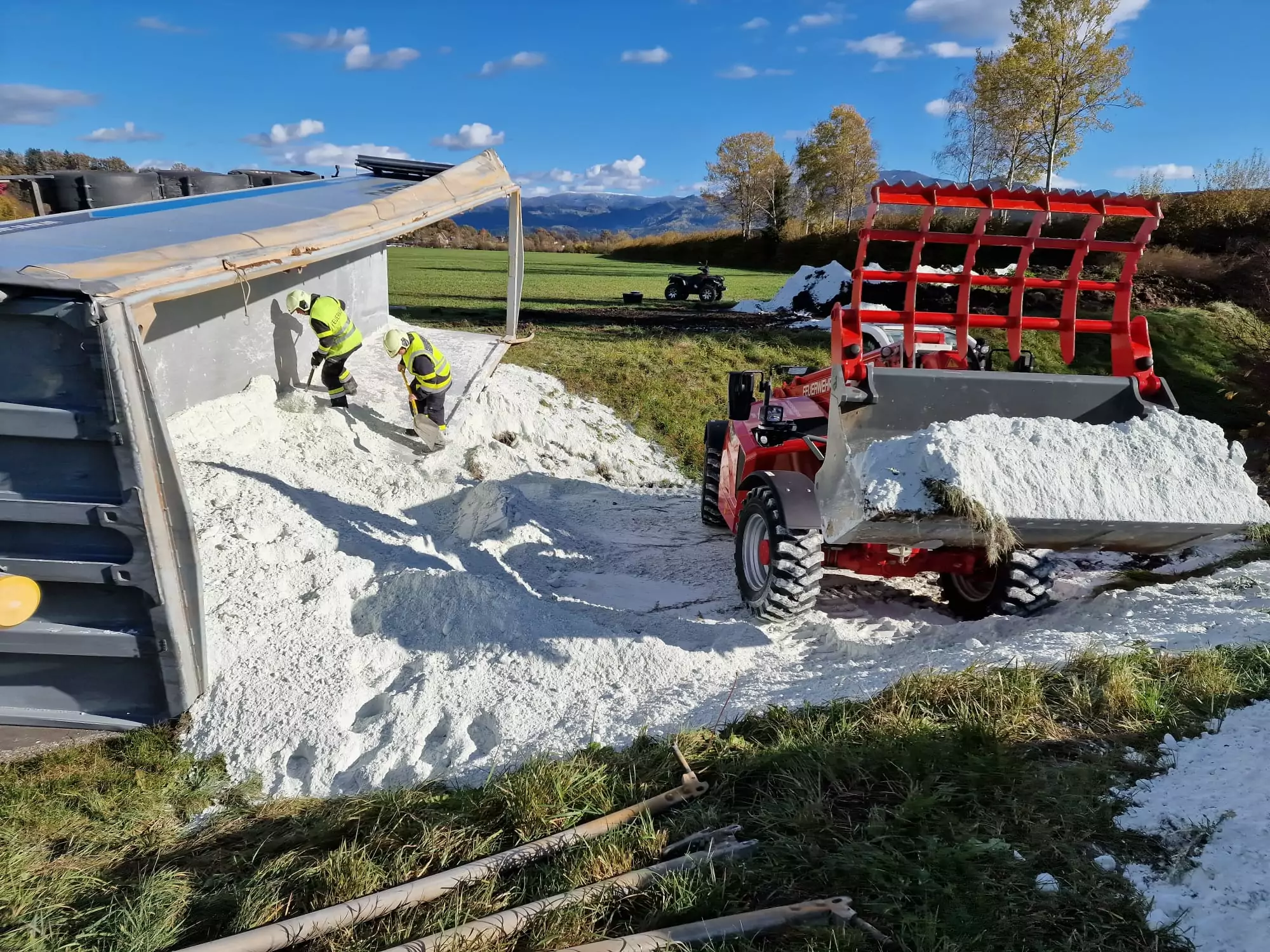 Bild auf 5min.at zeigt einen umgekippten LKW.