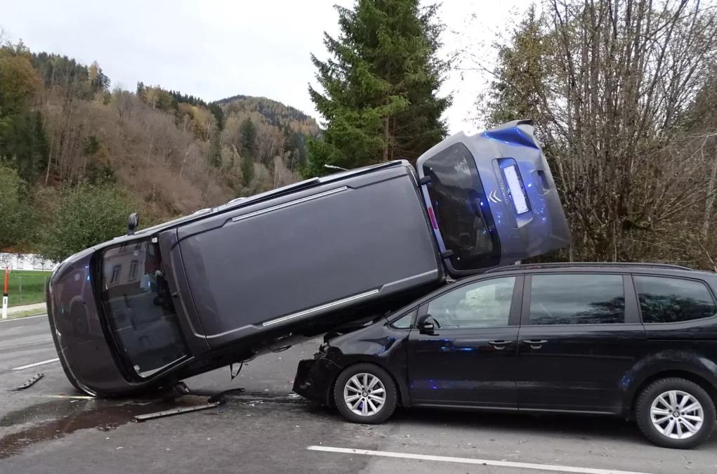 Foto auf 5min.at zeigt einen Autounfall.