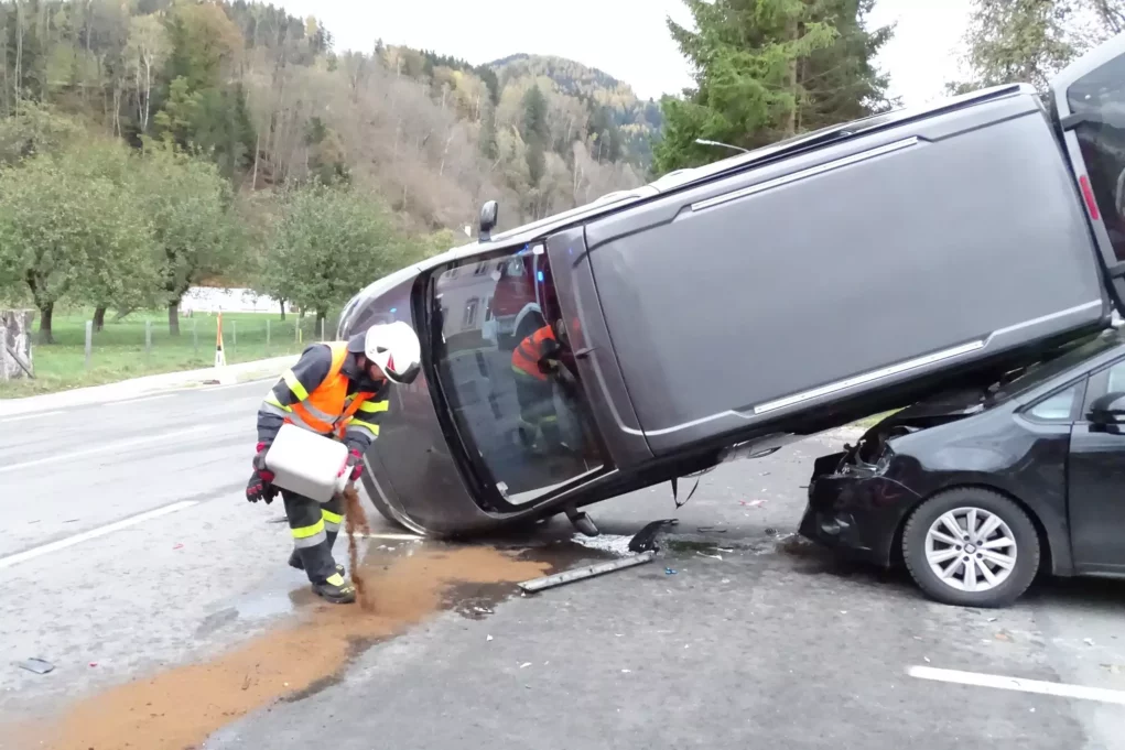 Foto auf 5min.at zeigt einen Autounfall.