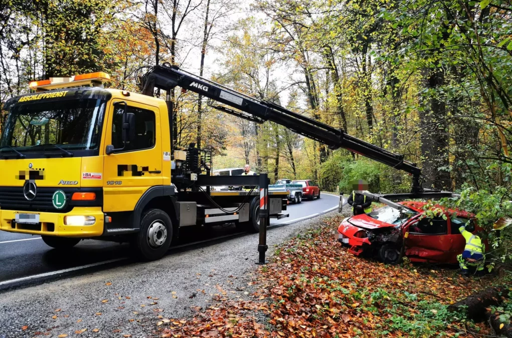 Foto auf 5min.at zeigt einen Verkehrsunfall auf der B73.