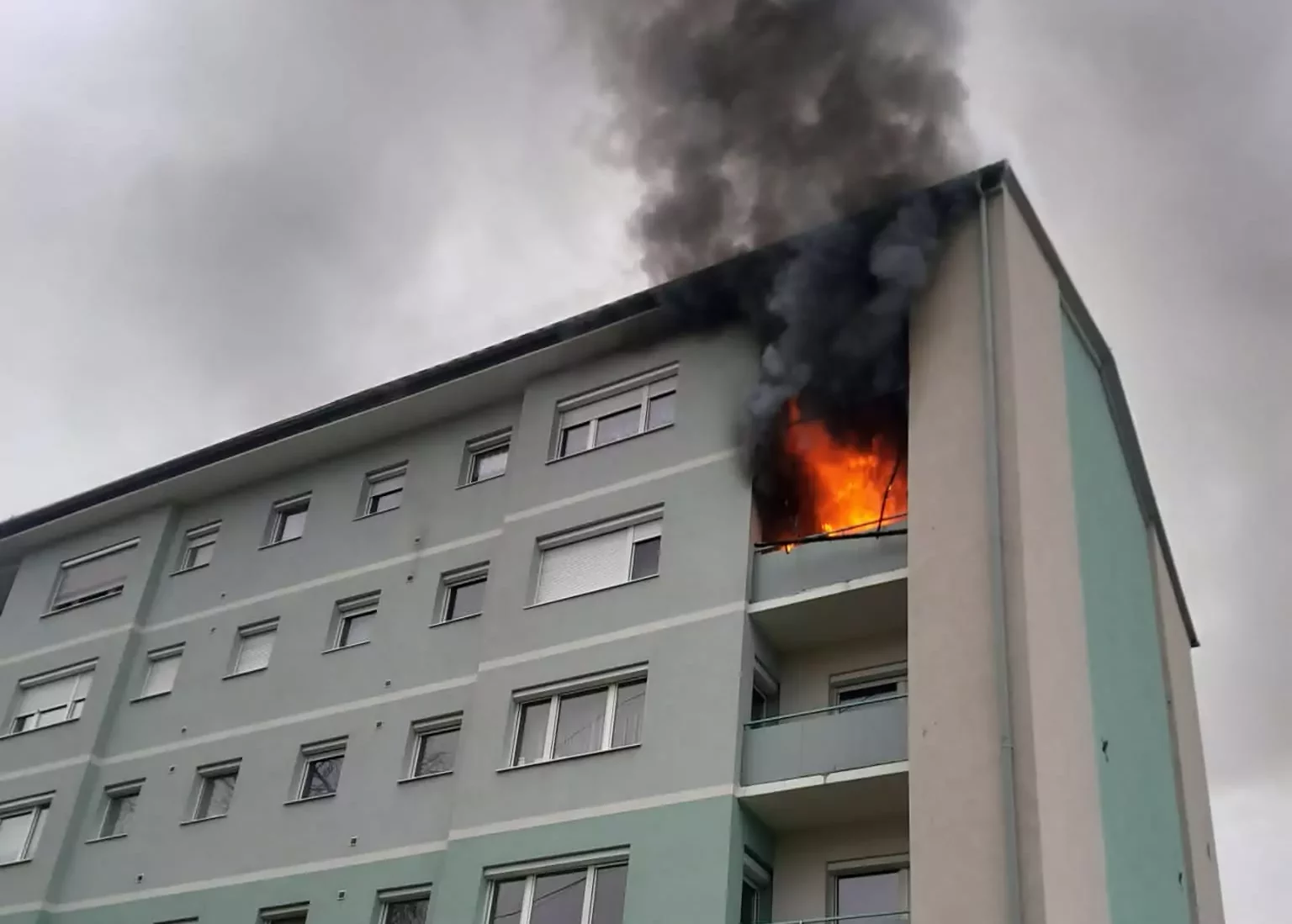 Foto auf 5min.at zeigt einen Wohnungsbrand in Graz