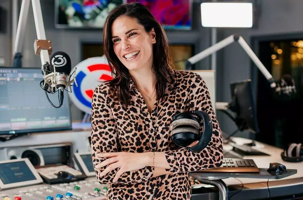 Bild auf 5min.at zeigt die Moderatorin Elke Rock.