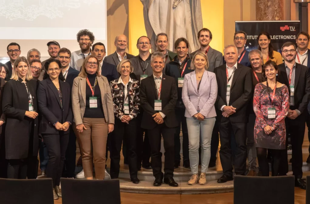 Foto auf 5min.at zeigt den Start des Projekts GreenChips-EDU in der Aula der TU Graz.