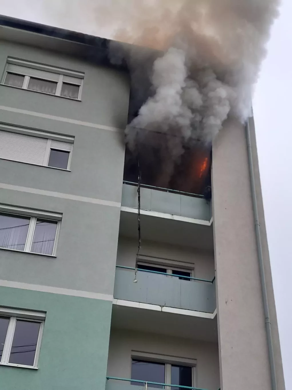 Foto auf 5min.at zeigt einen Wohnungsbrand in Graz