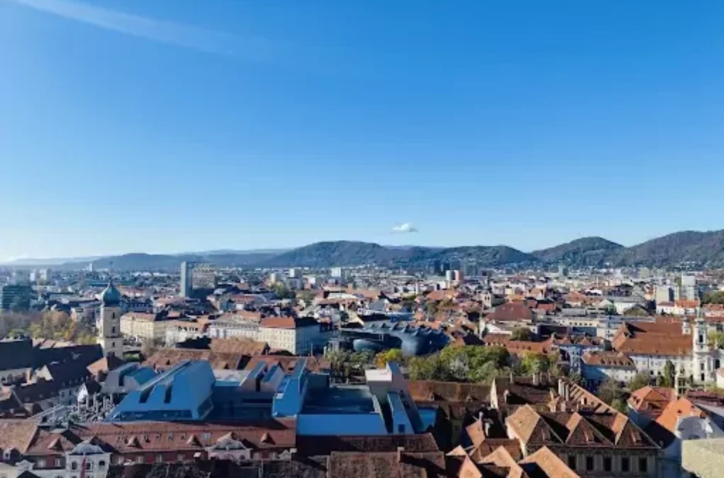 Foto auf 5min.at zeigt die Grazer Skyline bei Tag.