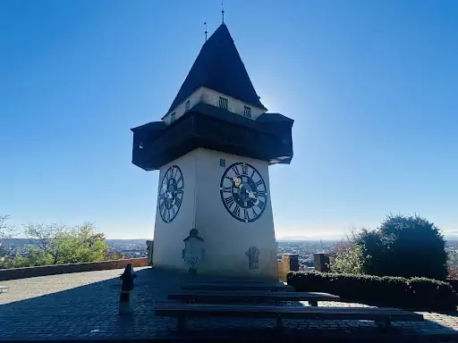 Foto in einem Beitrag von 5min.at zeigt den Grazer Uhrturm.