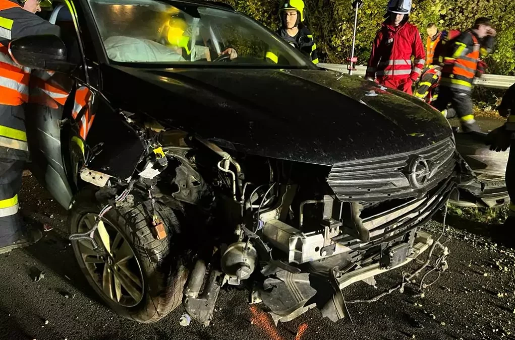 Foto auf 5min.at zeigt ein Auto nach einem Verkehrsunfall.