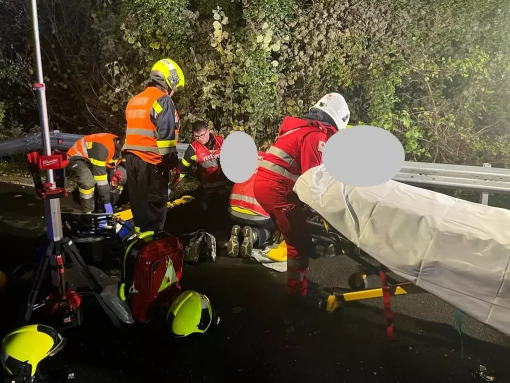 Foto auf 5min.at zeigt ein Auto nach einem Verkehrsunfall.