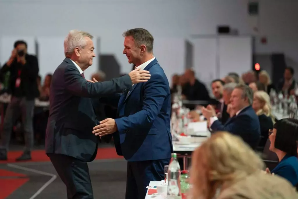 Klar und deutlich: Babler als SPÖ-Chef bestätigt