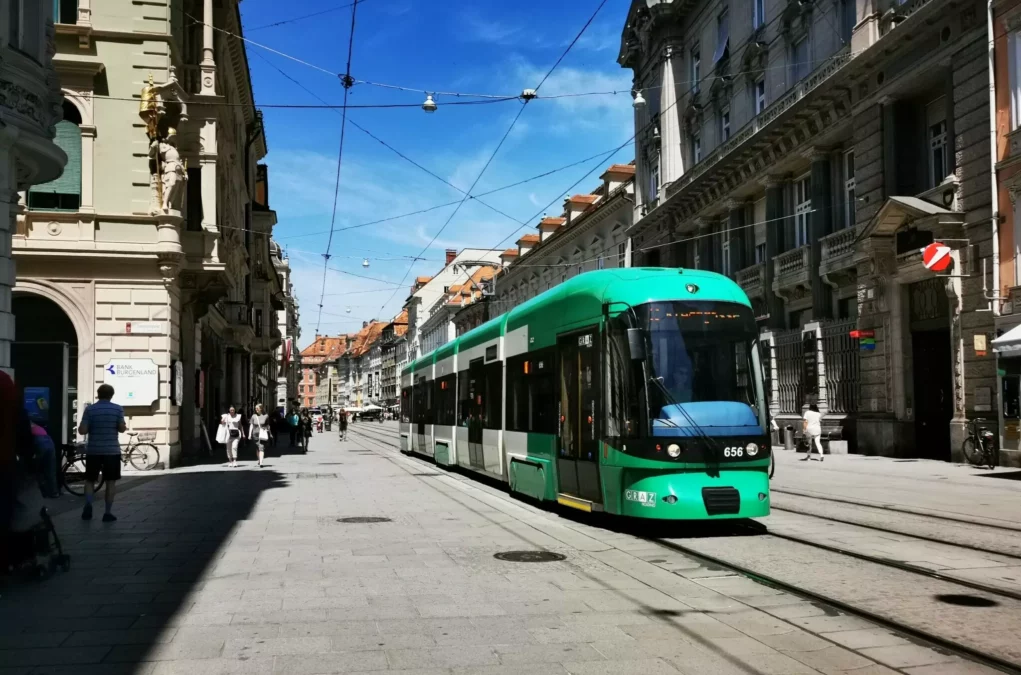 Symbolfoto auf 5min.at zeigt eine Bim in der Herrengasse.