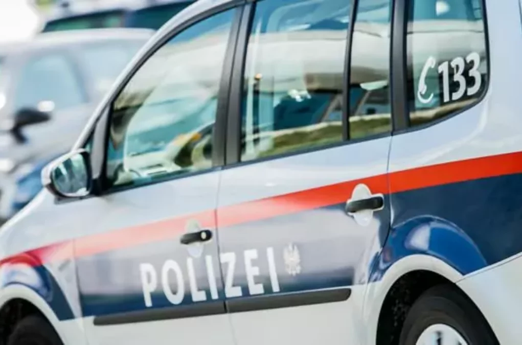Foto in Beitrag von 5min.at: Zu sehen ist ein Polizeiauto.