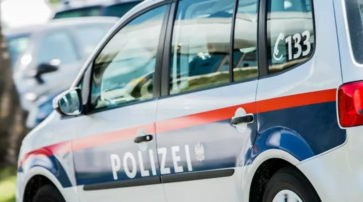Foto in Beitrag von 5min.at: Zu sehen ist ein Polizeiauto.