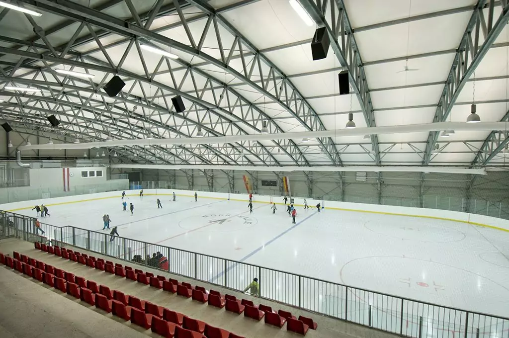 Bild auf 5min.at zeigt eine Eishalle.