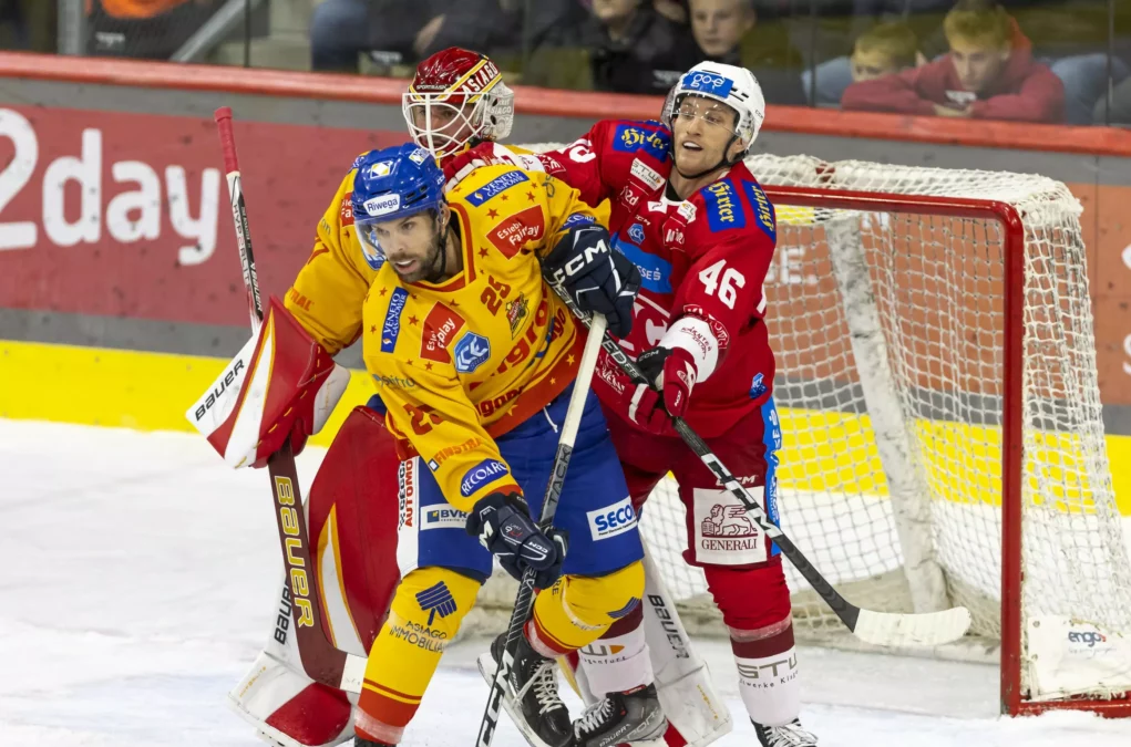 Ein Bild auf 5min.at zeigt Eishockeyspieler des EC KAC und Asiago Hockey am Eis.