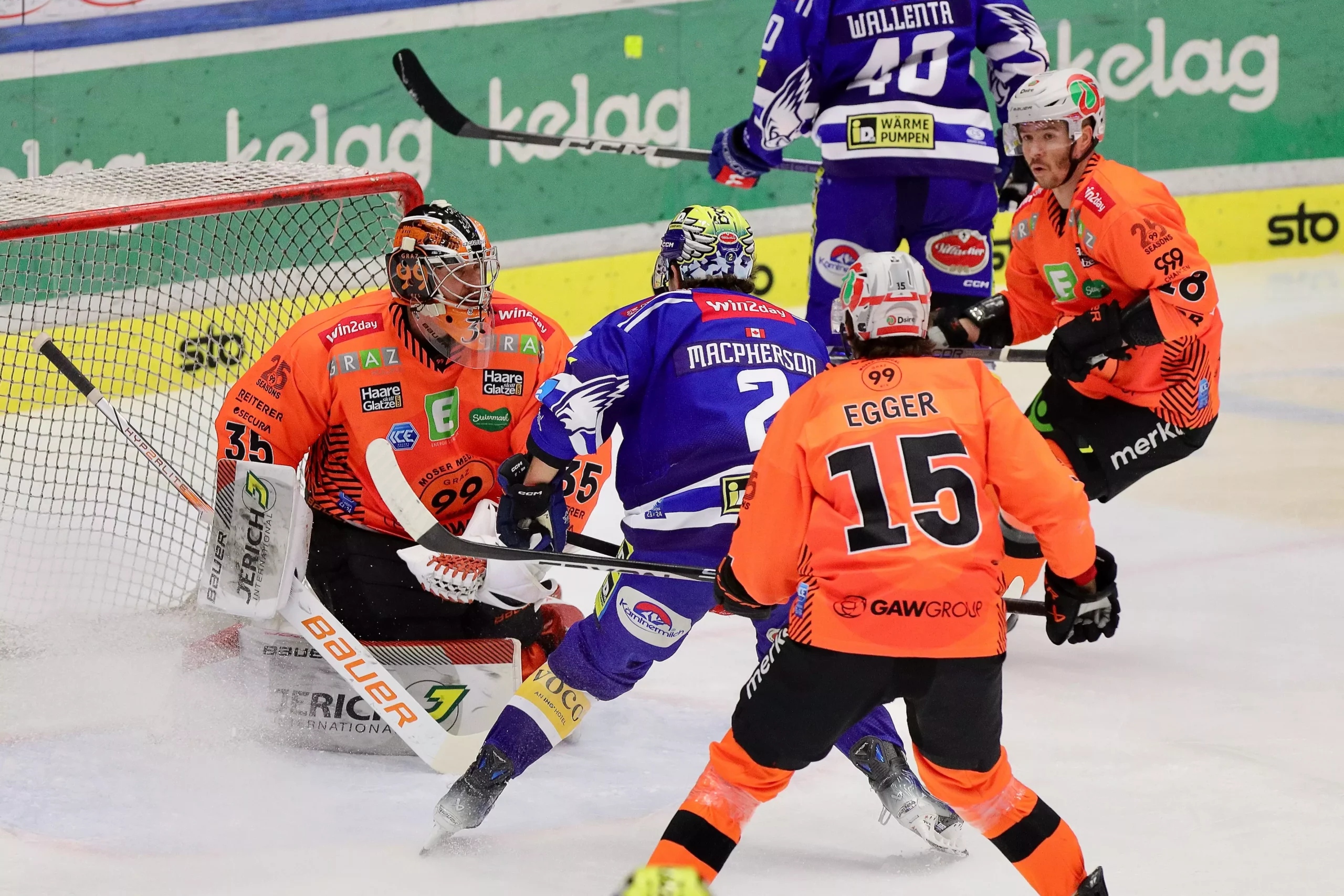 Ein Bild auf 5min.at zeigt das Match der Graz99ers gegen den EC VSV in der Stadthalle Villach.