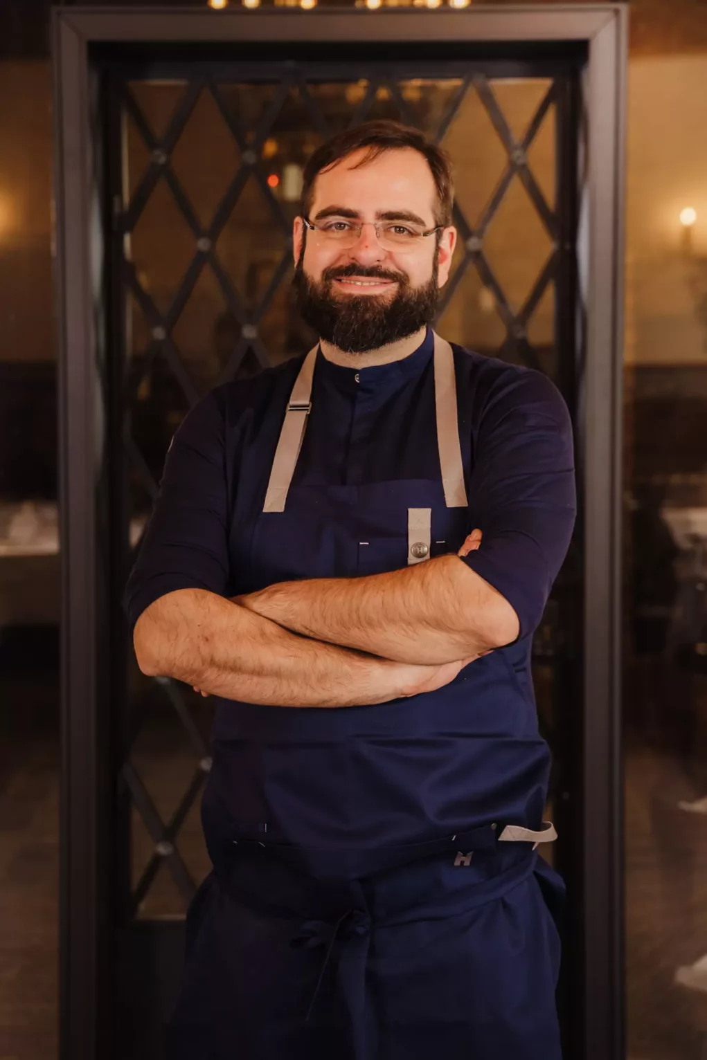 Foto auf 5min.at zeigt einen Grazer Haubenkoch in einem Gourmet-Restaurant.