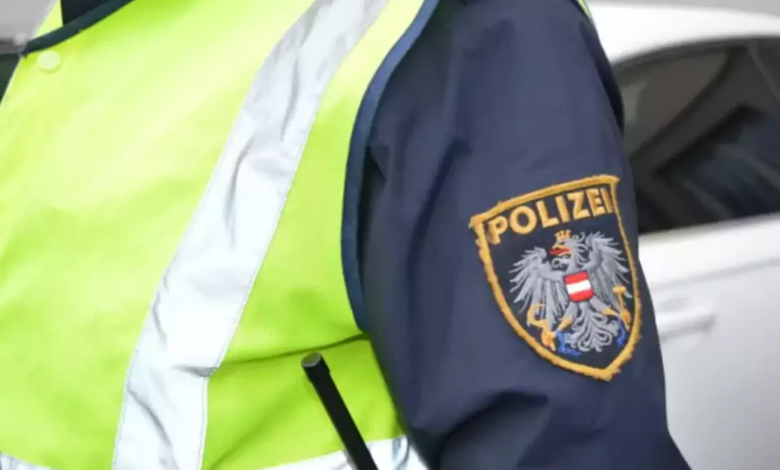 Bild auf 5min.at zeigt einen Polizisten.