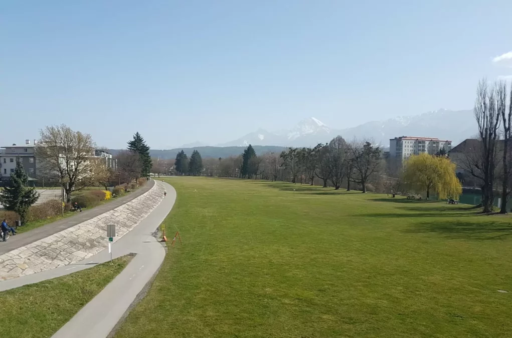 Ein Bild auf 5min.at zeigt den Wasenboden in Villach