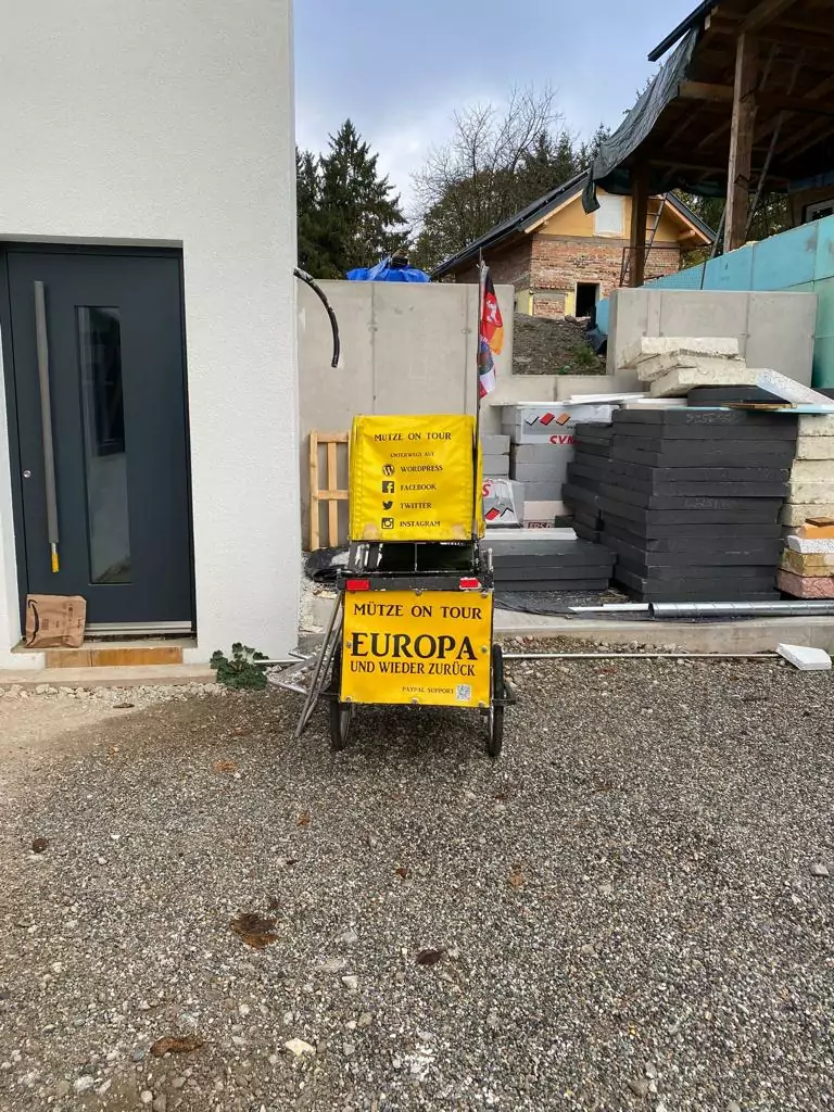 Zu Fu&szlig; durch Europa: &bdquo;M&uuml;tze&ldquo; marschierte bis nach Villach