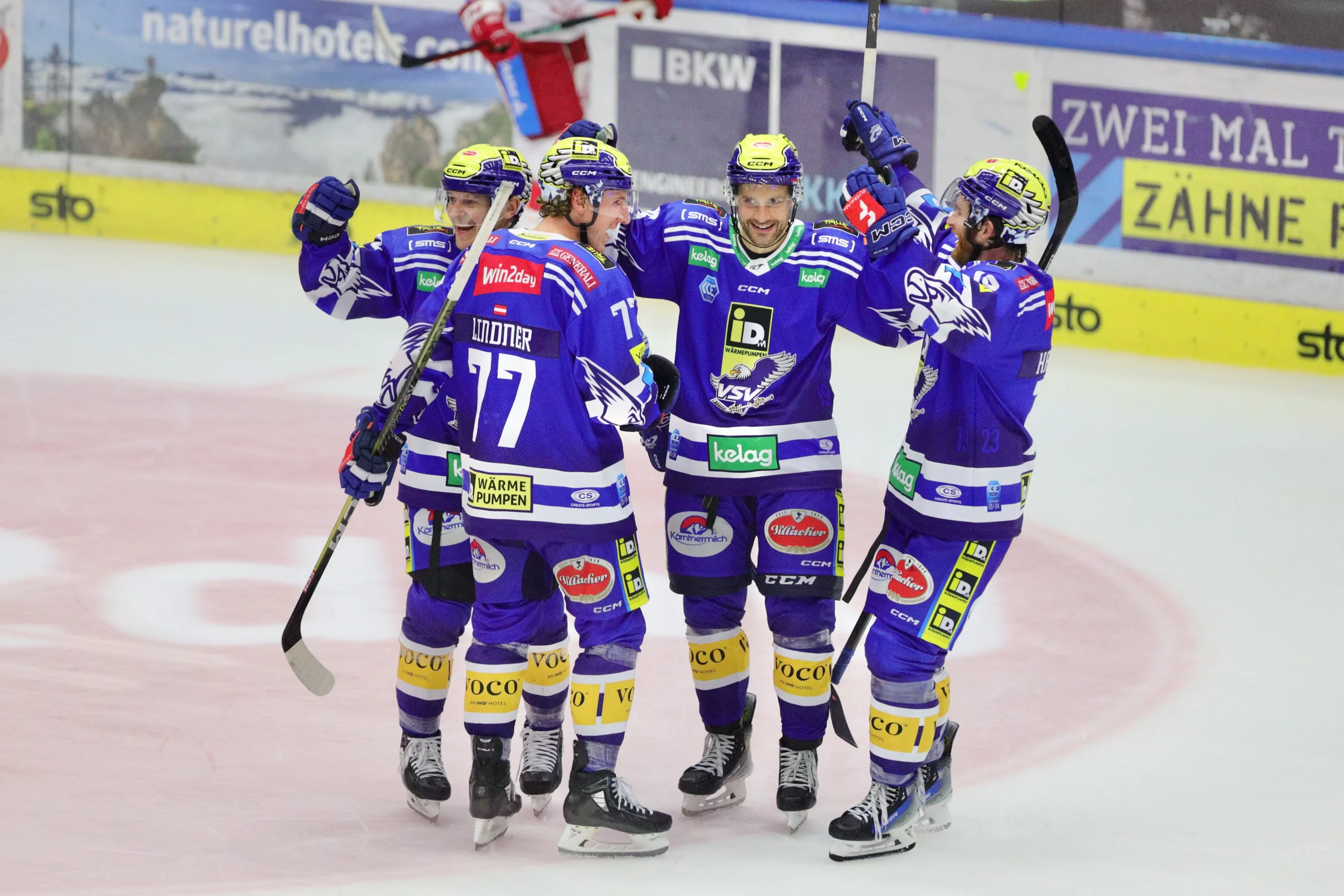 Ein Bild auf 5min.at zeigt vier jubelnde VSV-Cracks.