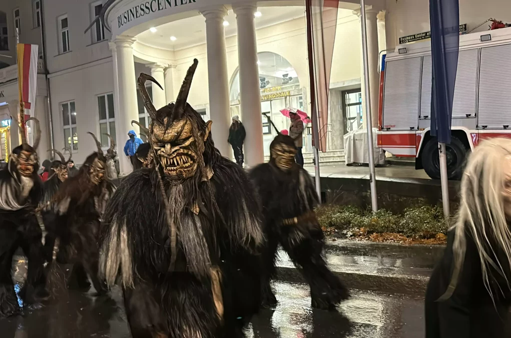 850 Krampusse lehrten Villachern das Fürchten