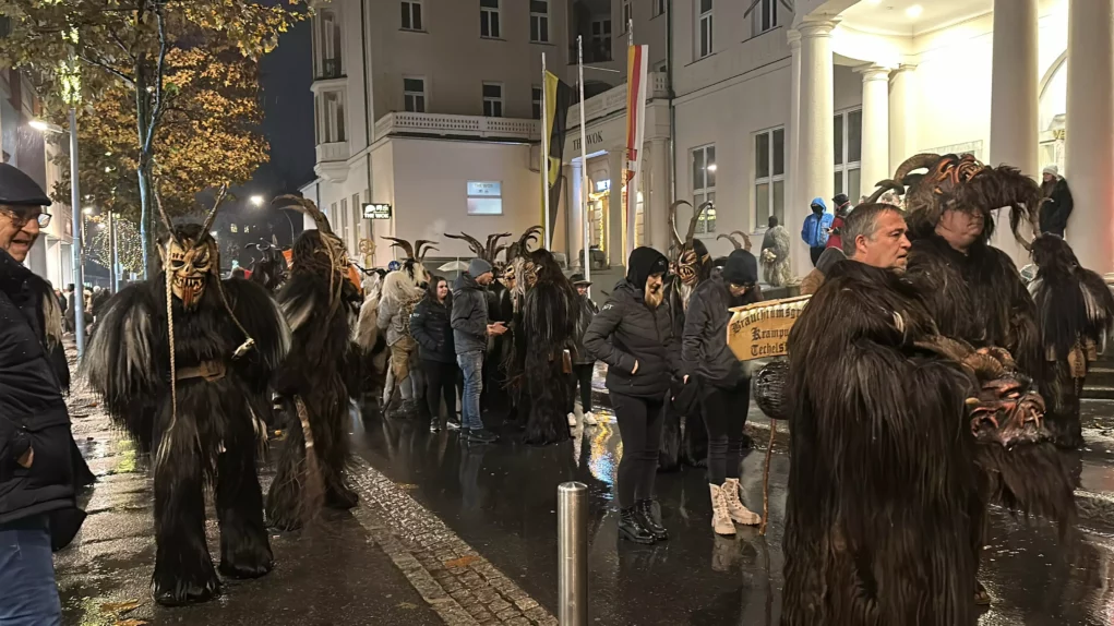 850 Krampusse lehrten Villachern das Fürchten