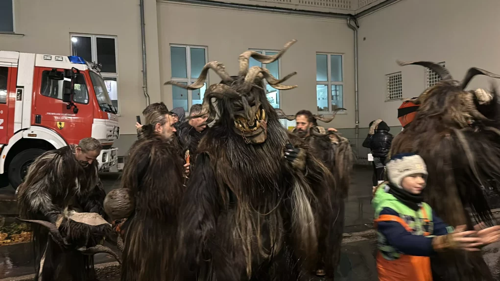 850 Krampusse lehrten Villachern das Fürchten