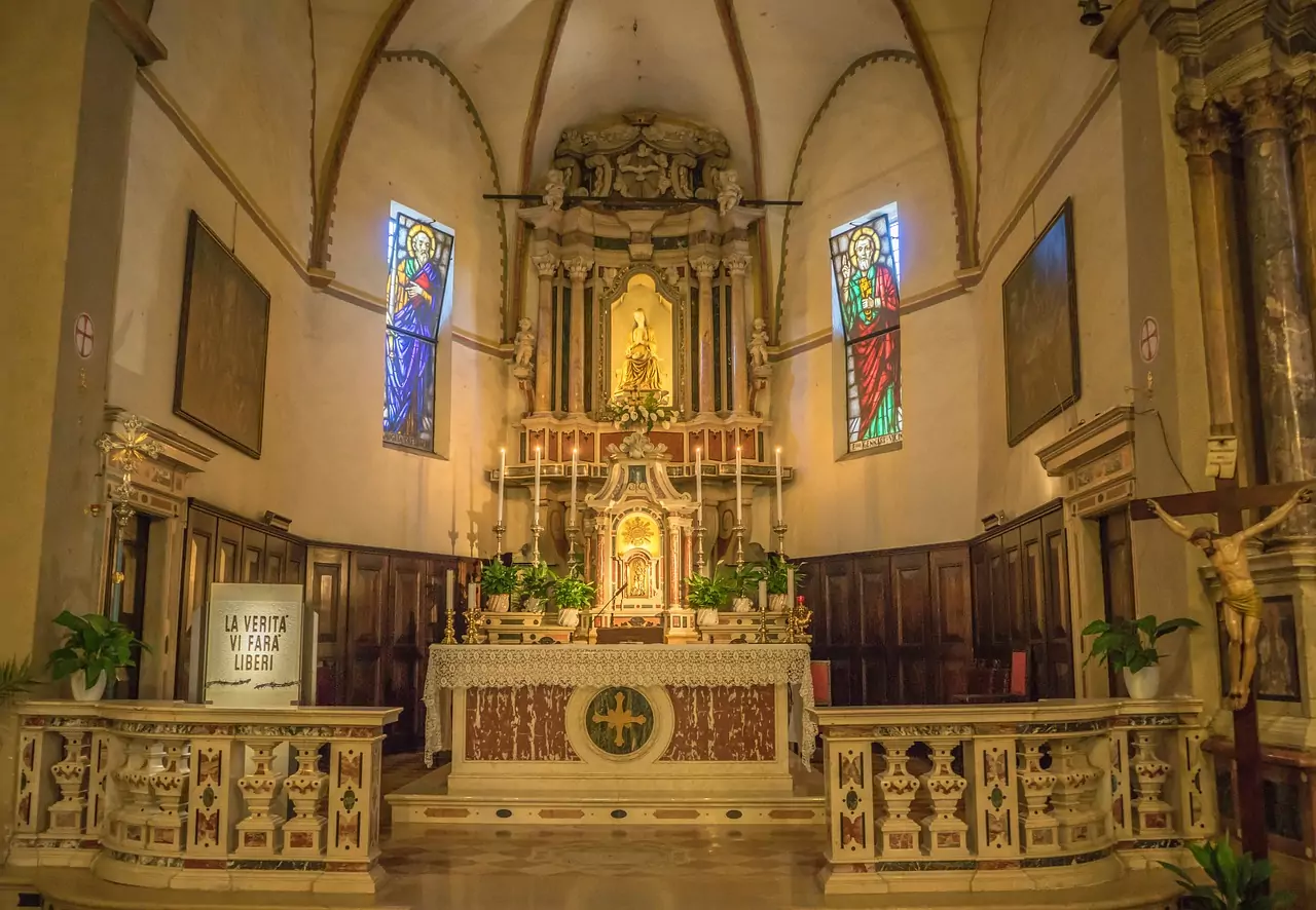 Foto in Beitrag von 5min.at: Zu sehen ist eine Kirche von innen.