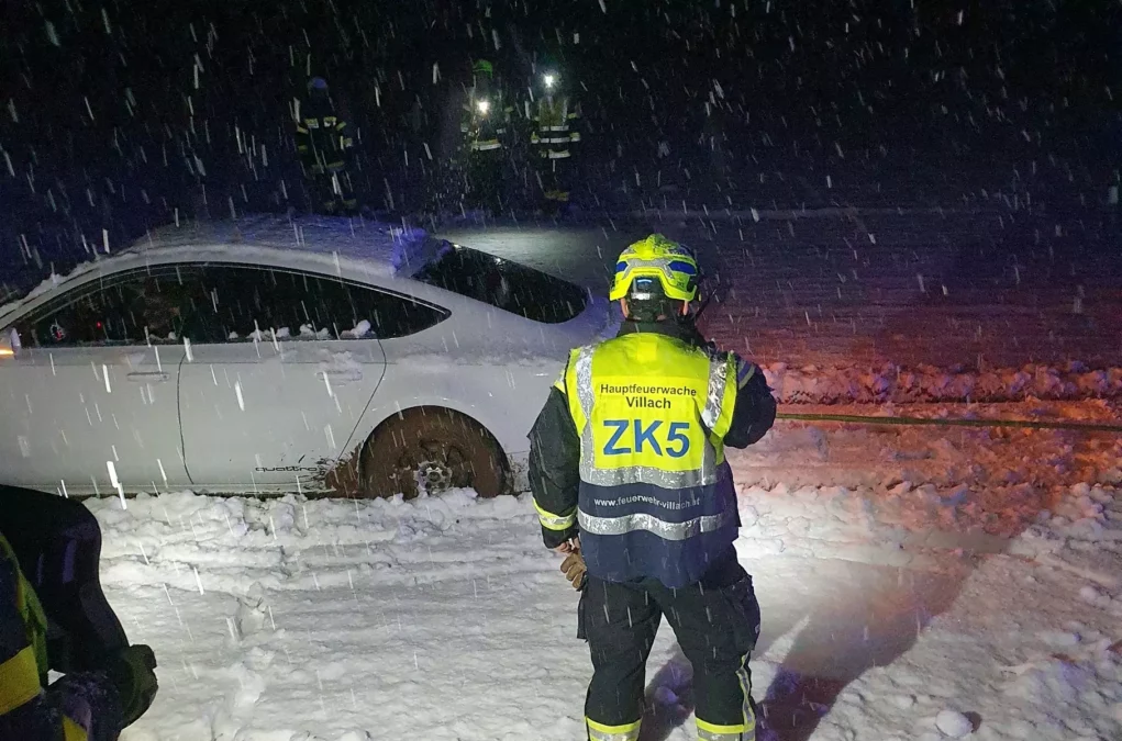 Ein Bild auf 5min.at zeigt die Hauptfeuerwache Villach im Einsatz.