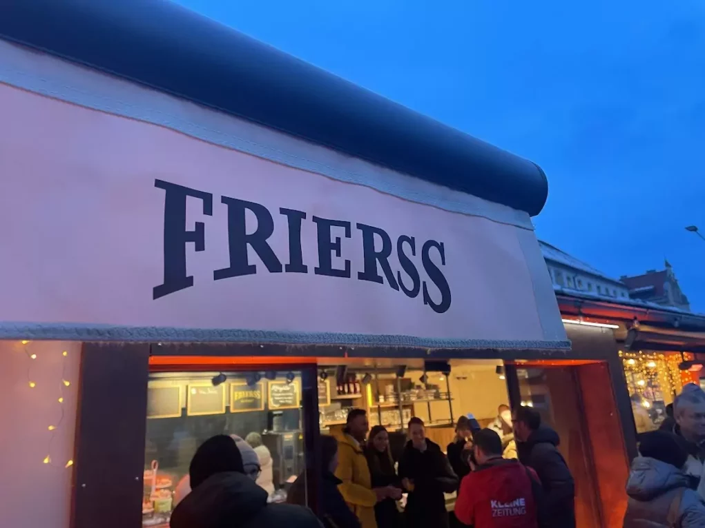 Foto in Beitrag von 5min.at: Zu sehen ist das neue Frierss am Benediktinermarkt.