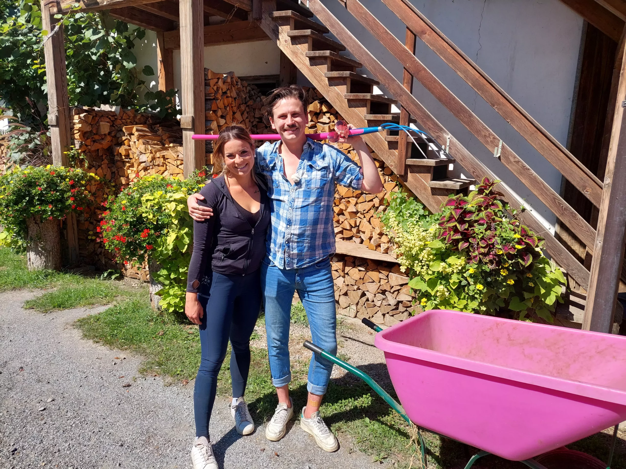 Foto auf 5min.at zeigt die Bäuerin Nicole mit ihren Auserwählten.
