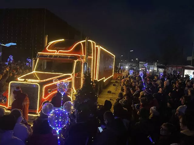 Bild auf 5min.at zeigt den Weihnachtstruck von Coca Cola.