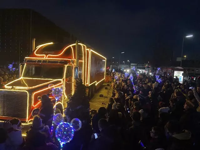 Bild auf 5min.at zeigt den Weihnachtstruck von Coca Cola.