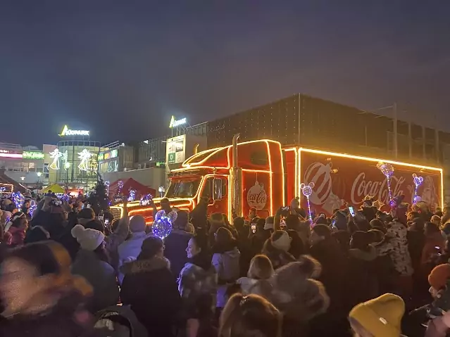 Bild auf 5min.at zeigt den Weihnachtstruck von Coca Cola.
