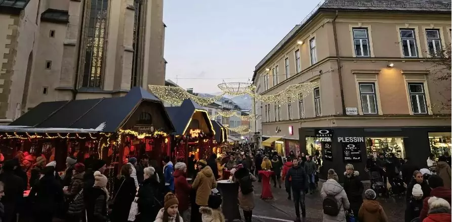 Foto in Beitrag von 5min.at: Zu sehen ist der Villacher Advent.