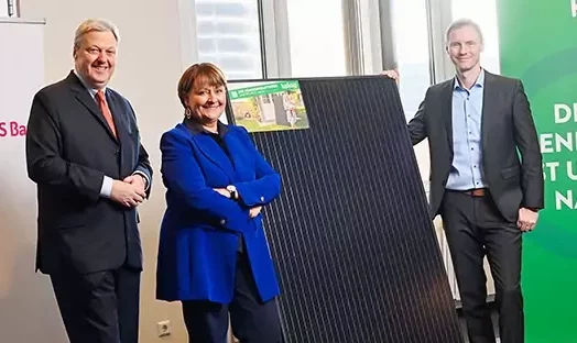 Das Bild auf 5min.at zeigt: BKS Bank-Vorstandsmitglied Nikolaus Juhász, Kelag-Vorstand Danny Güthlein und BKS Bank-Vorstandsvorsitzende Herta Stockbauer
