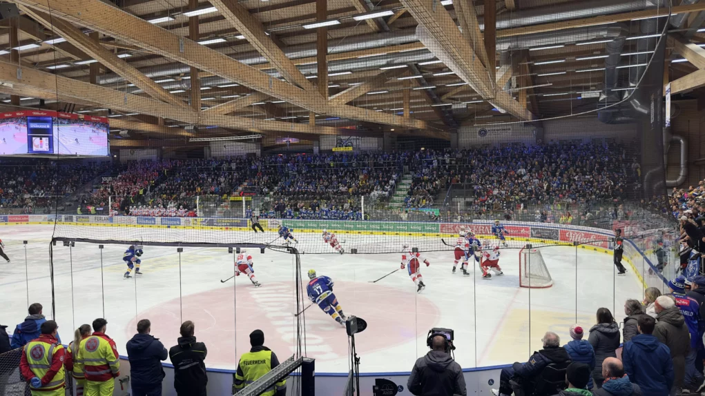 Bild auf 5min.at zeigt die Villacher Stadthalle beim Kärnten-Derby.