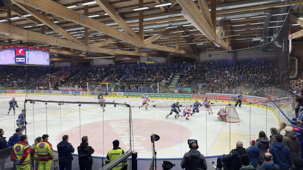 Bild auf 5min.at zeigt die Villacher Stadthalle beim Kärnten-Derby.