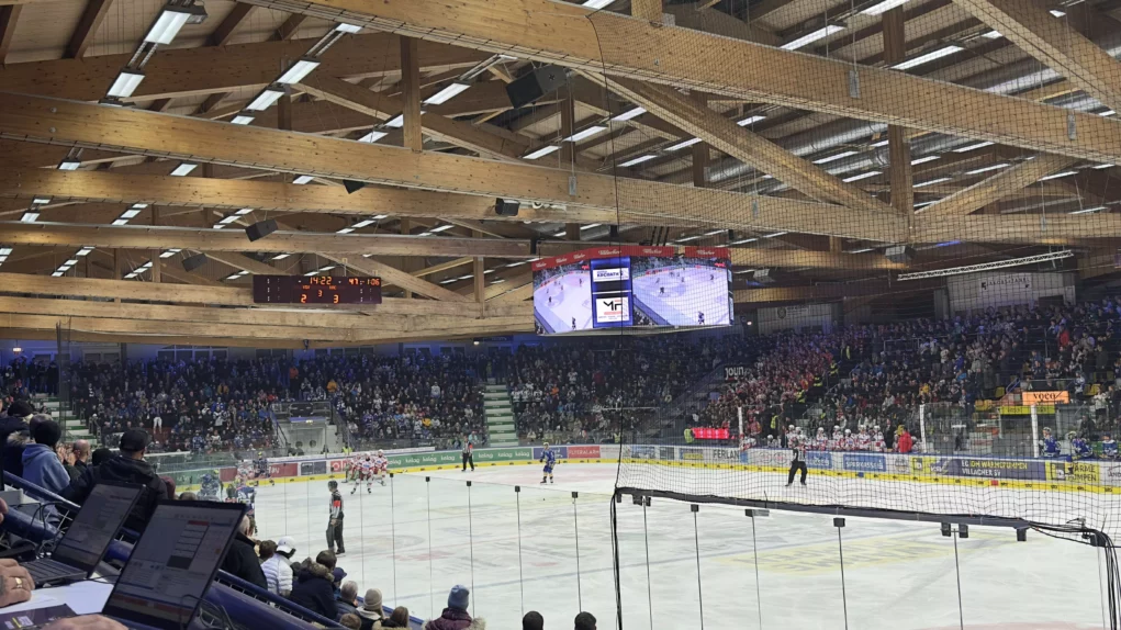 Bild auf 5min.at zeigt die Villacher Stadthalle beim Kärnten-Derby.