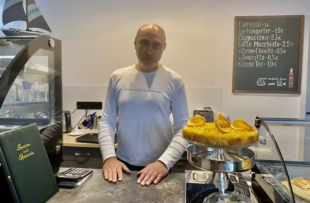 Bild auf 5min.at zeigt den Betreiber des Grazer Lokals "Guten Morgen".