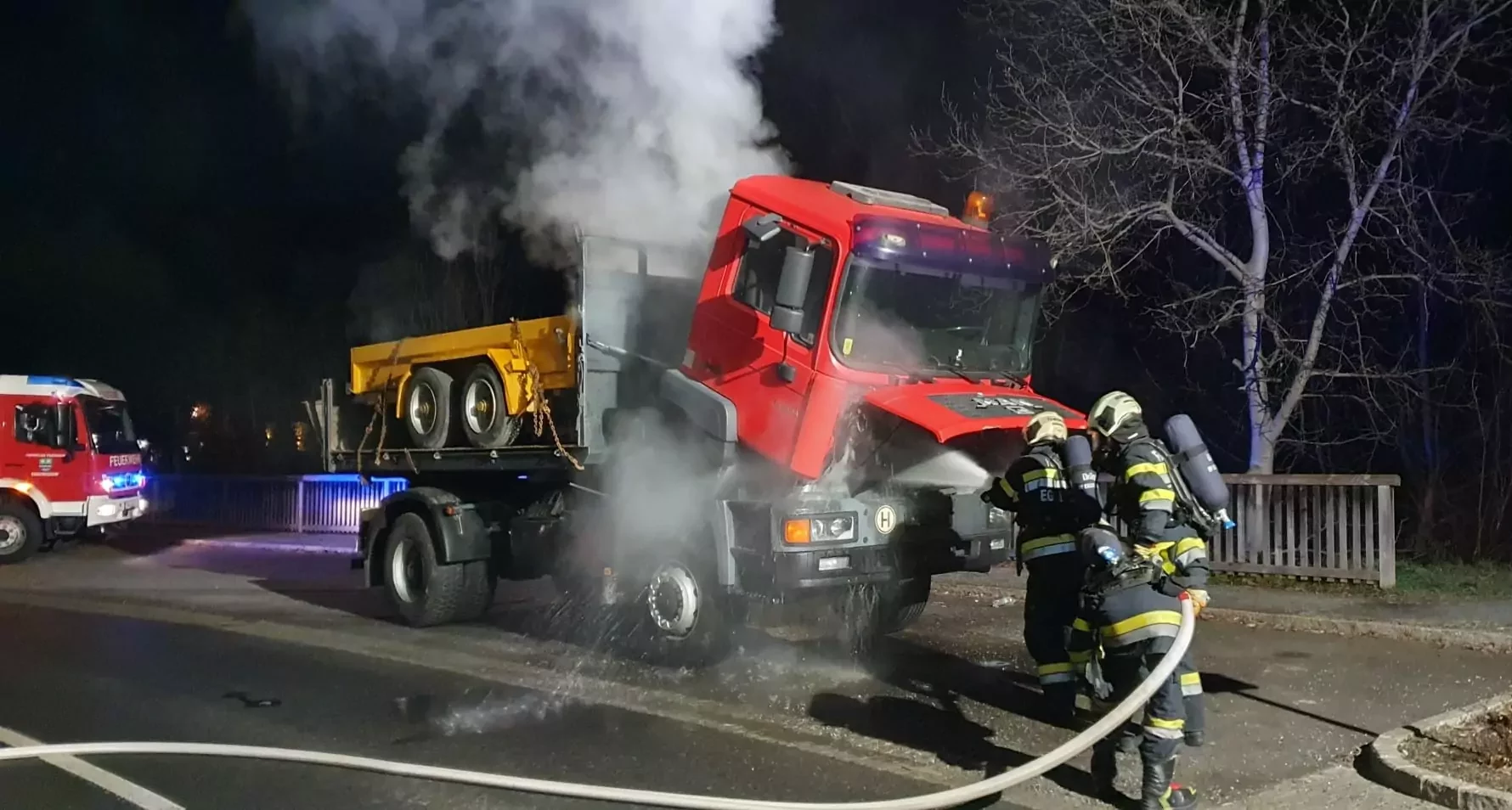 Schockmoment: Lastwagen fing während der Fahrt Feuer