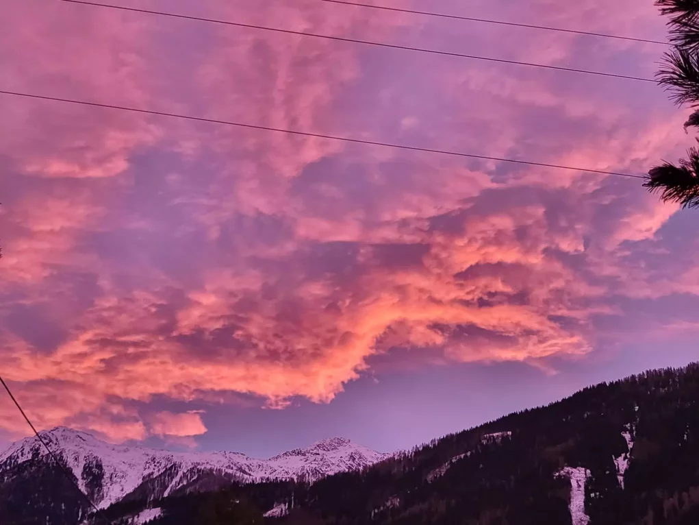 Foto in Beitrag von 5min.at: Zu sehen ist ein toller, farbenfroher Himmel.